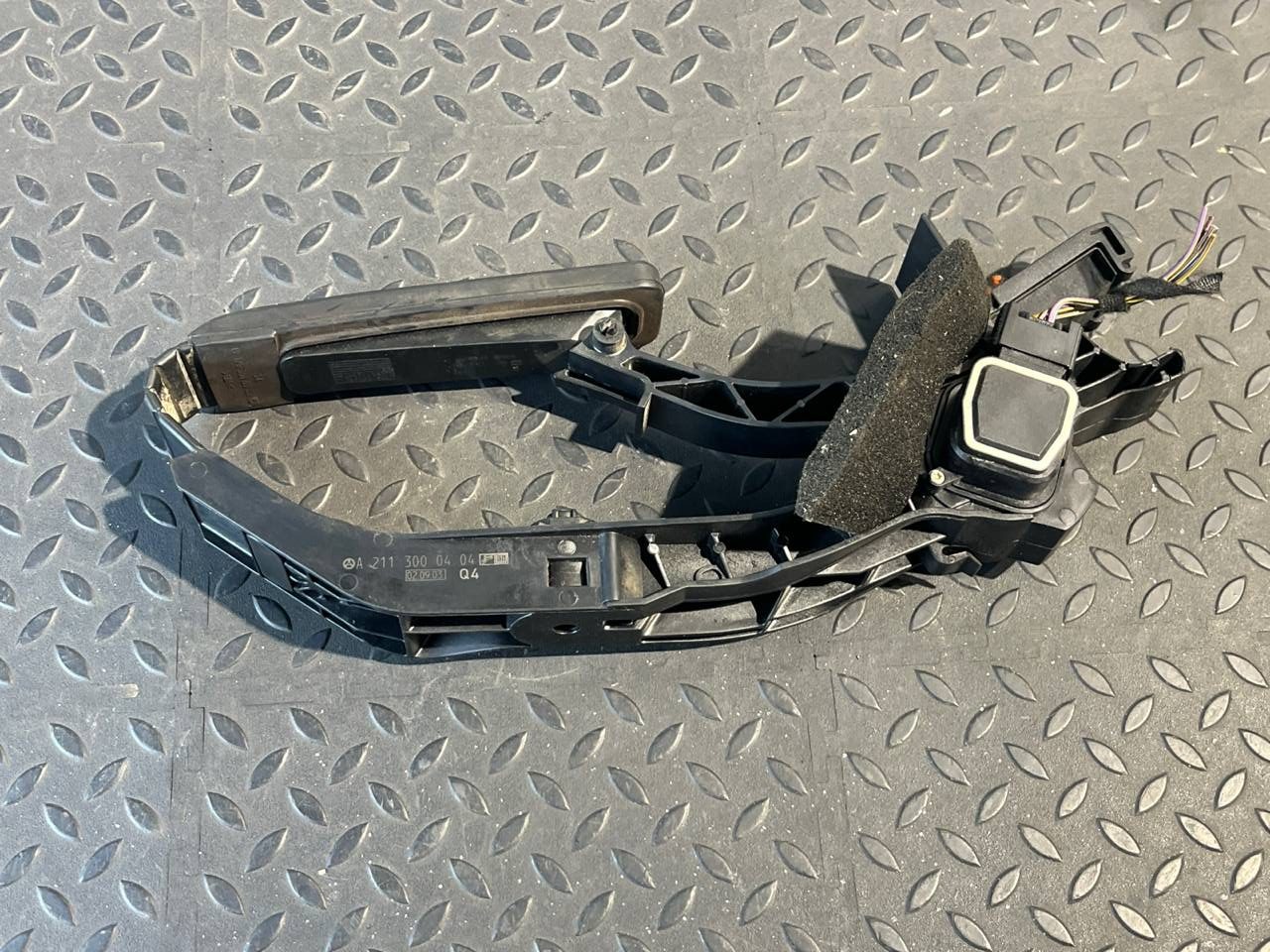 Педаль газа Mercedes C/W203 2000-2008