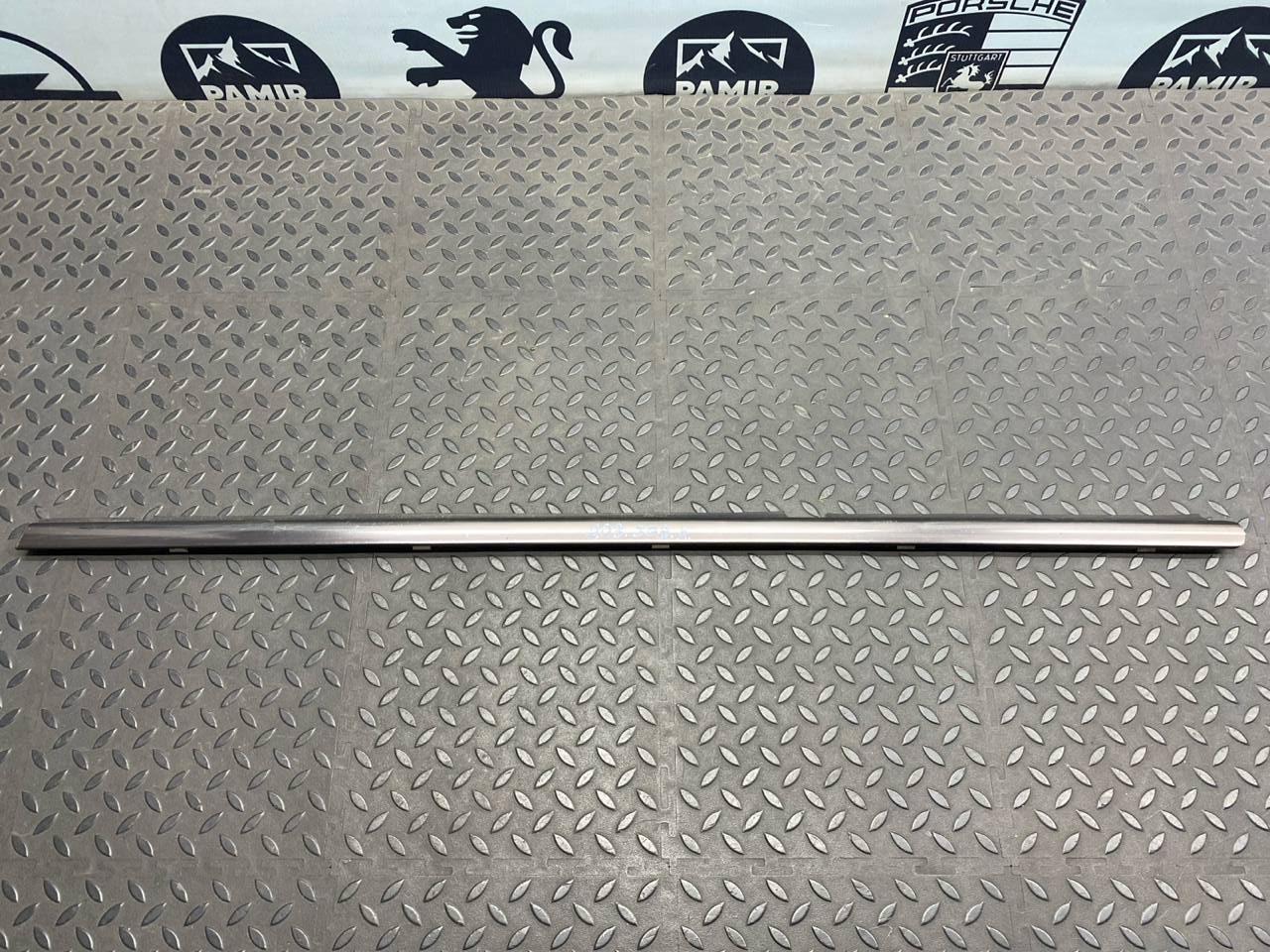 Уплотнитель двери задний левый Mercedes C/W203 2000-2008