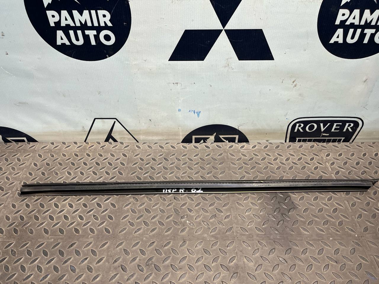 Уплотнитель двери передний правый Mercedes M/W163 1997-2005