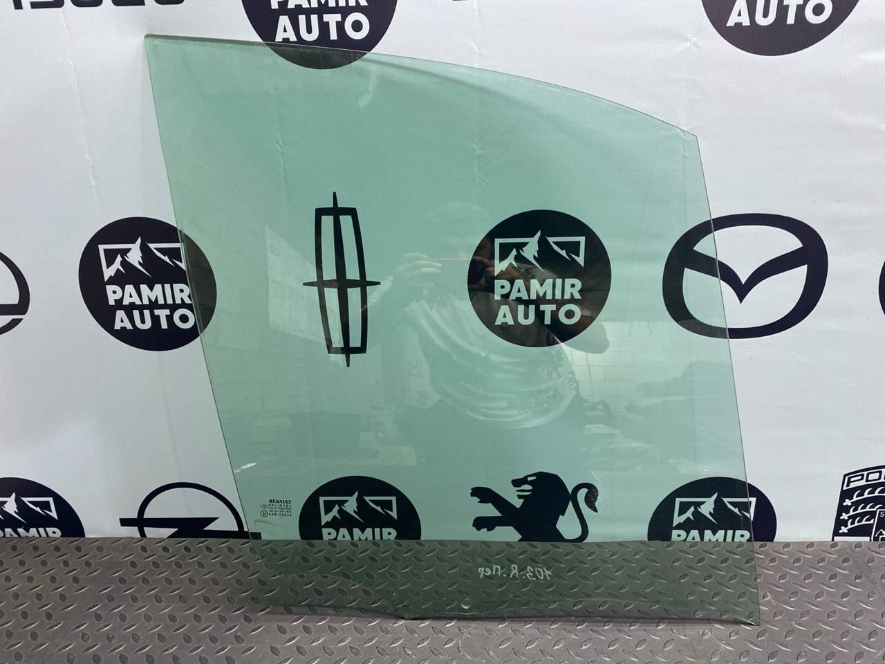 Стекло двери переднее правое Renault Scenic/2 2003-2009