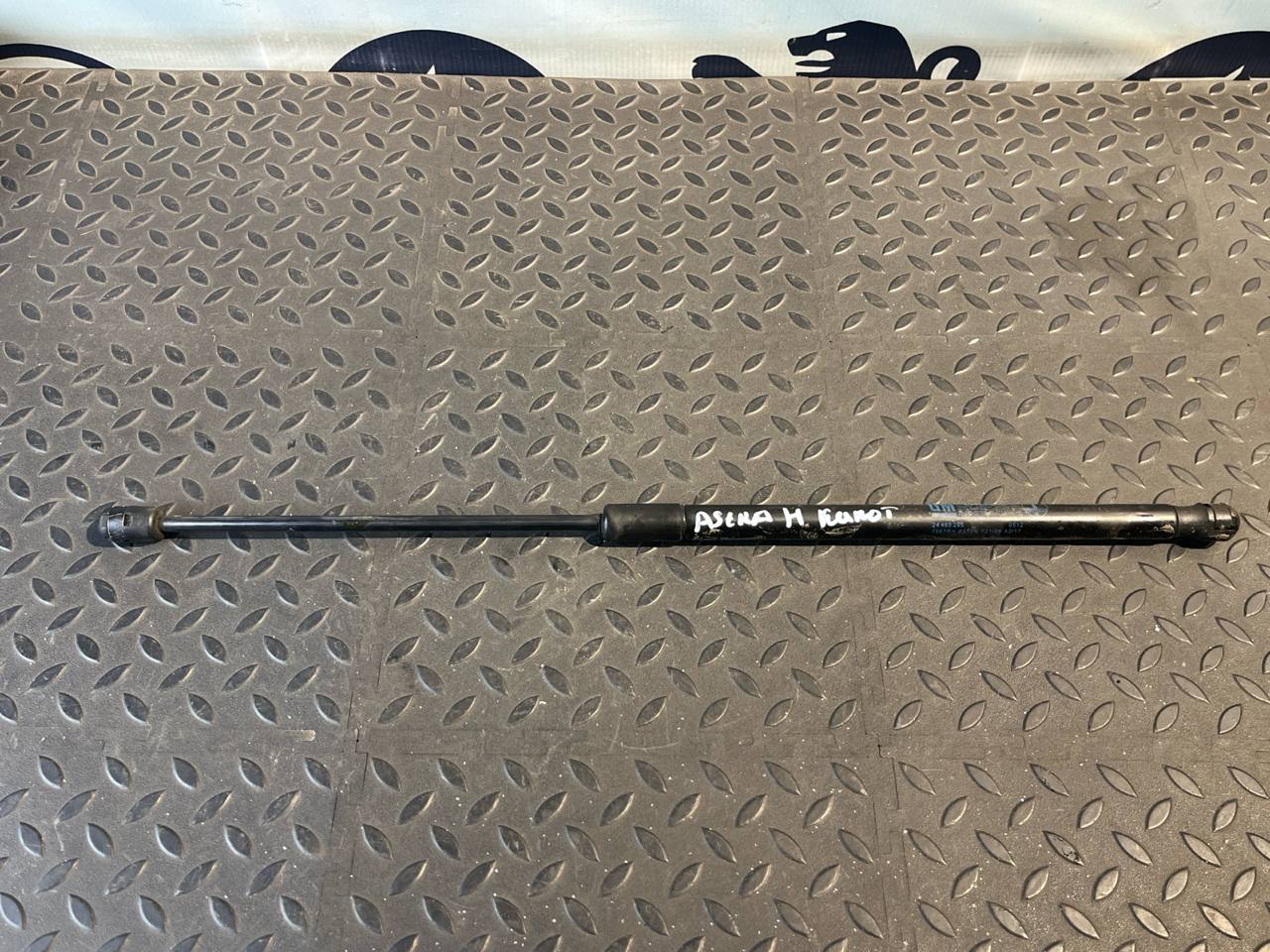 Амортизатор капота Opel Astra/H 2004-2014