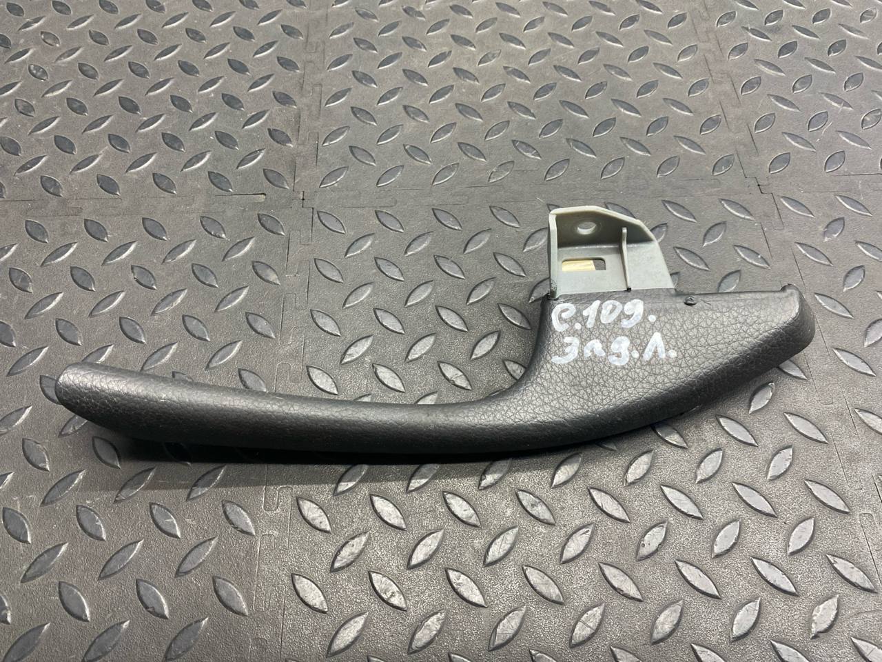 Ручка двери задняя левая Mercedes E/W210 1995-2003