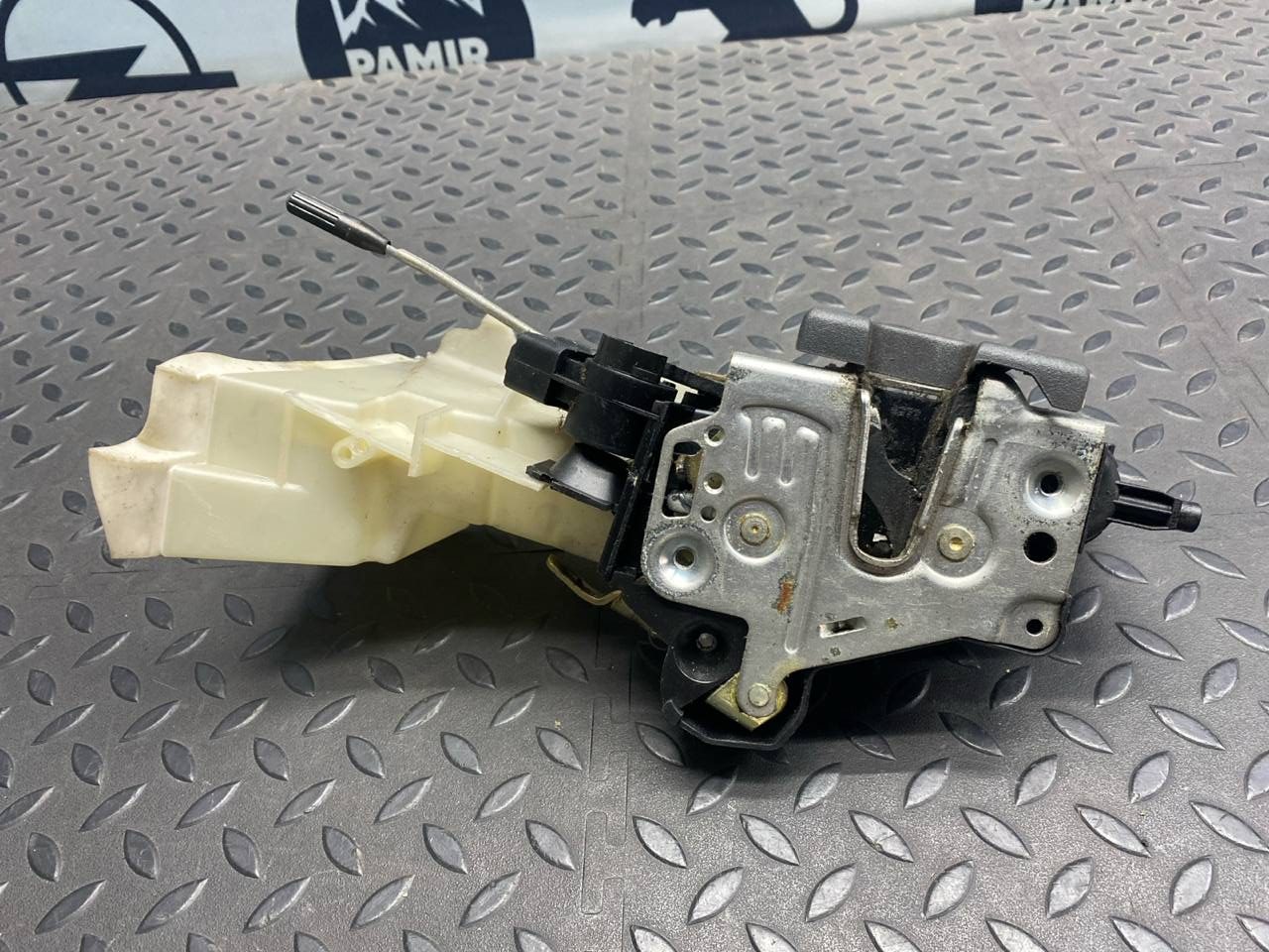 Замок двери передний левый Mercedes E/W210 1995-2003