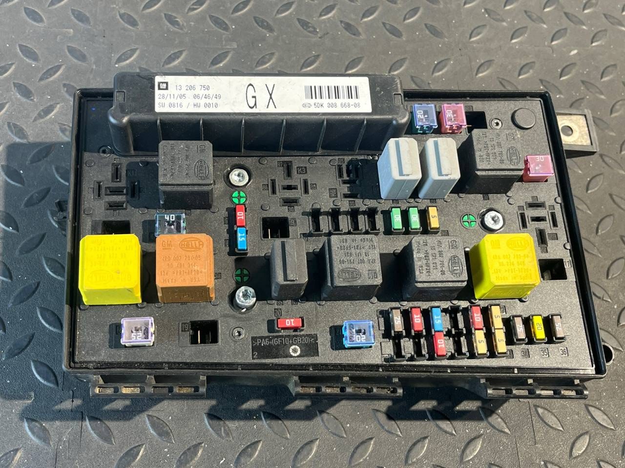 Блок предохранителей Opel Astra/H 2004-2014