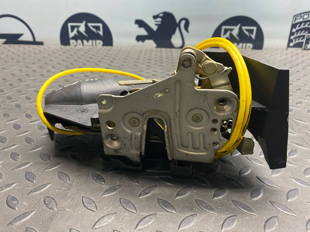 Замок двери задний левый Mercedes E/W210 1995-2003