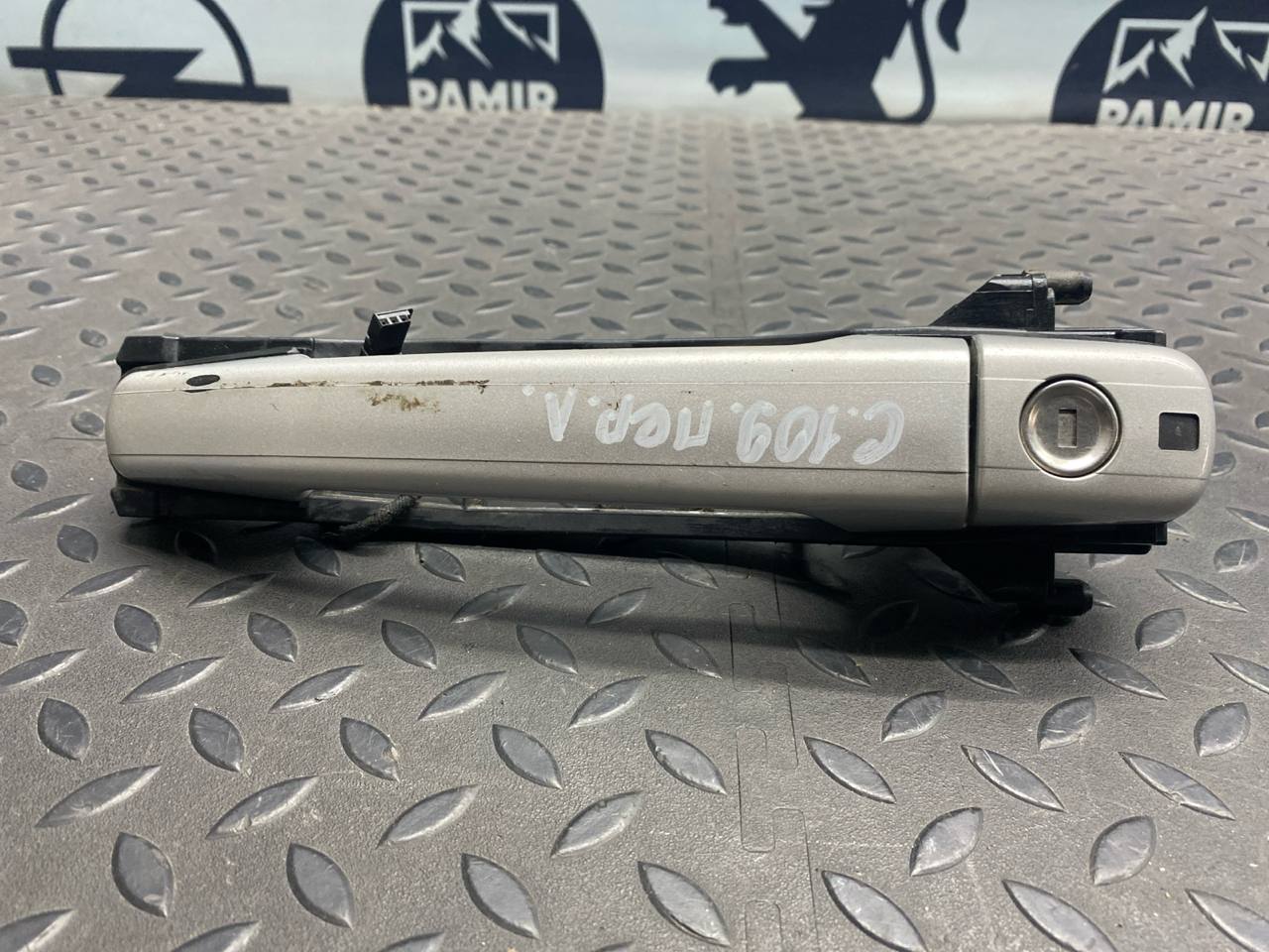 Ручка двери передняя левая Mercedes E/W210 1995-2003