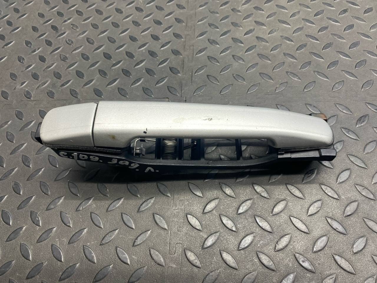 Ручка двери задняя левая Mercedes E/W210 1995-2003