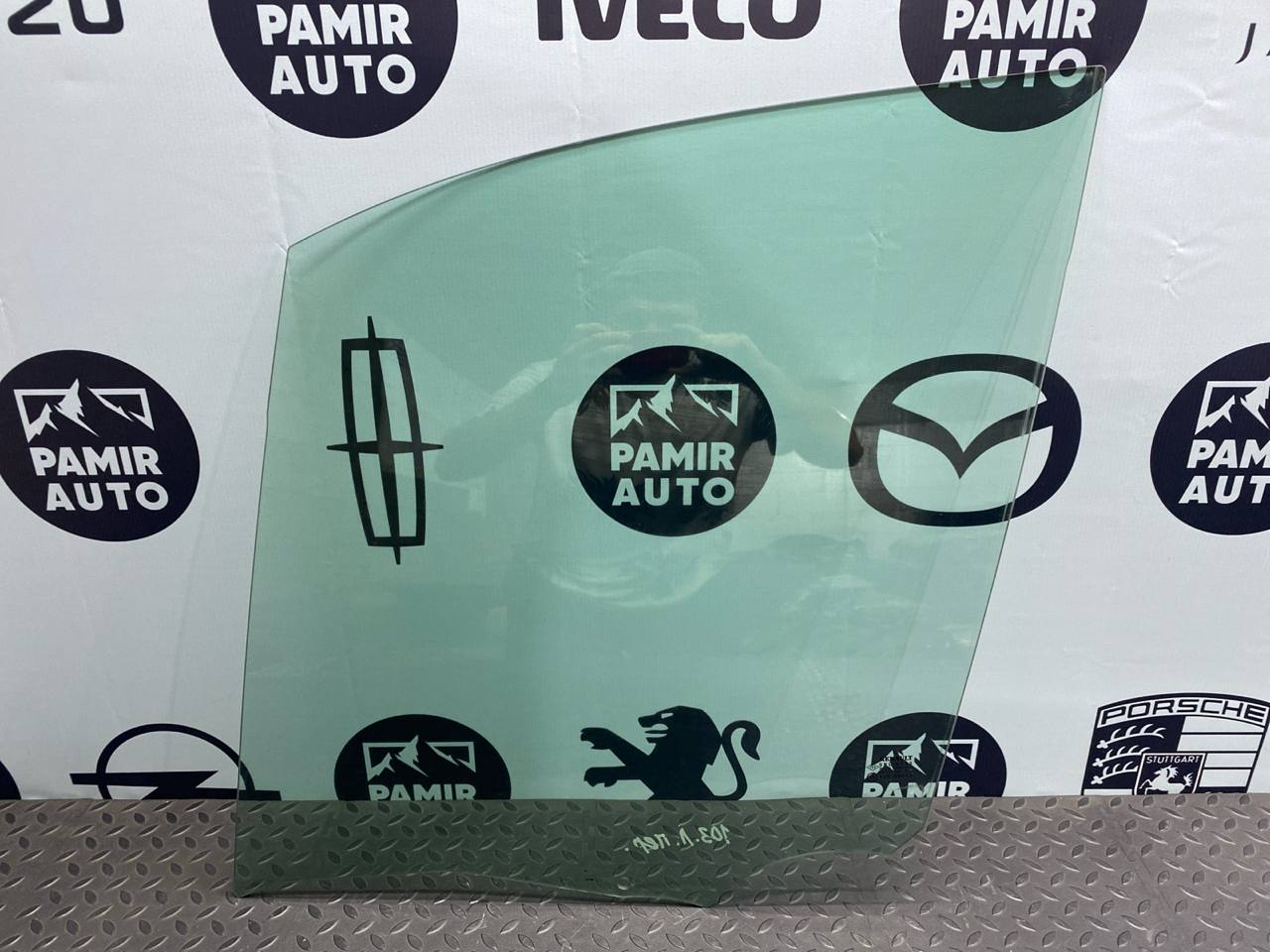 Стекло двери переднее левое Renault Scenic/2 2003-2009