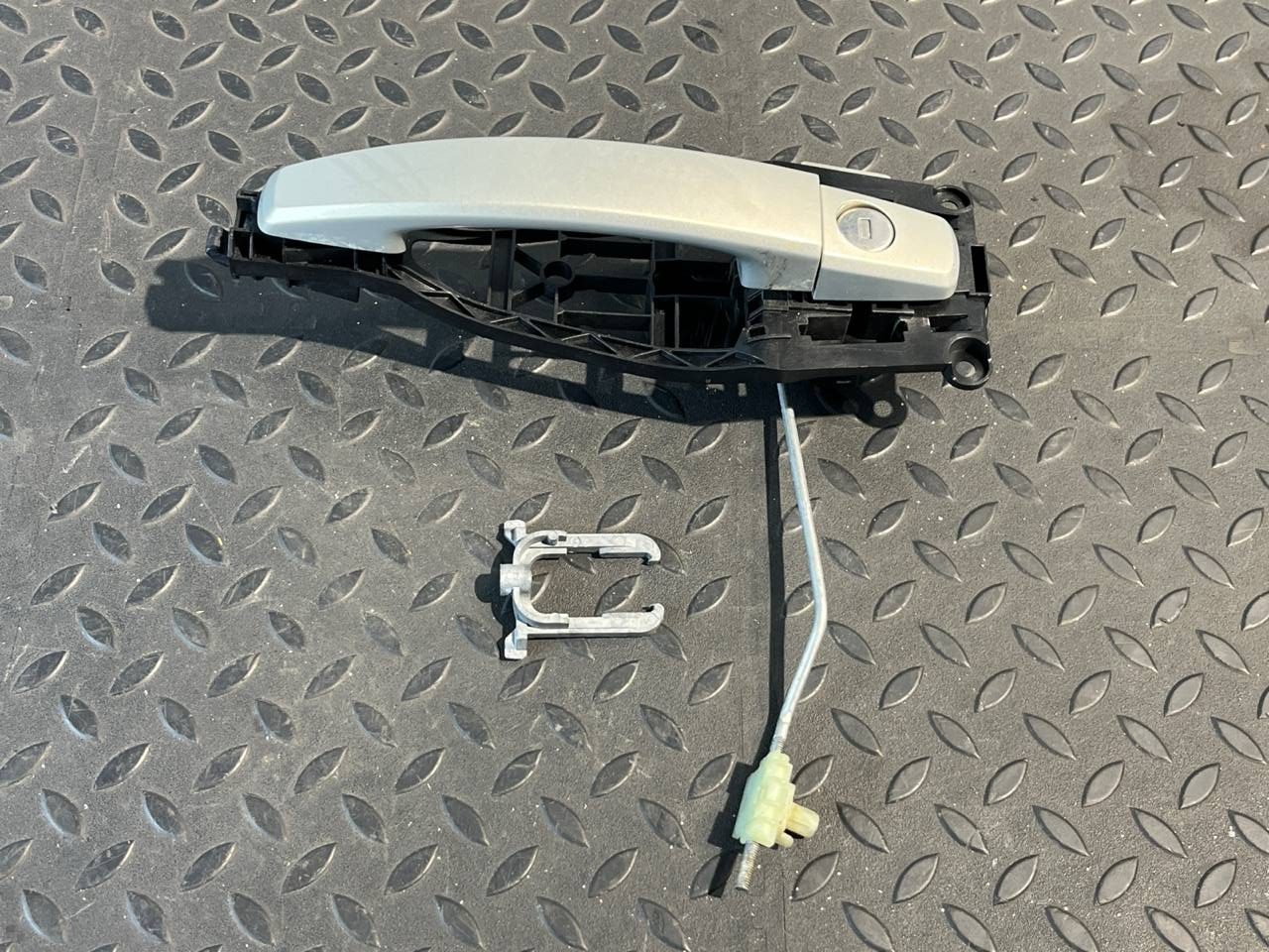 Ручка двери передняя левая Opel Astra/H 2004-2014