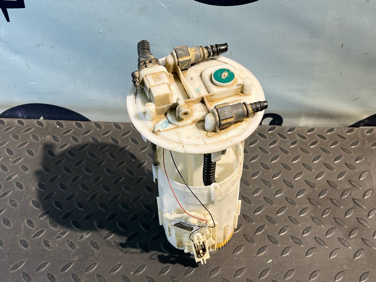 Датчик уровня топлива Renault Trafic/X83 2001-2014