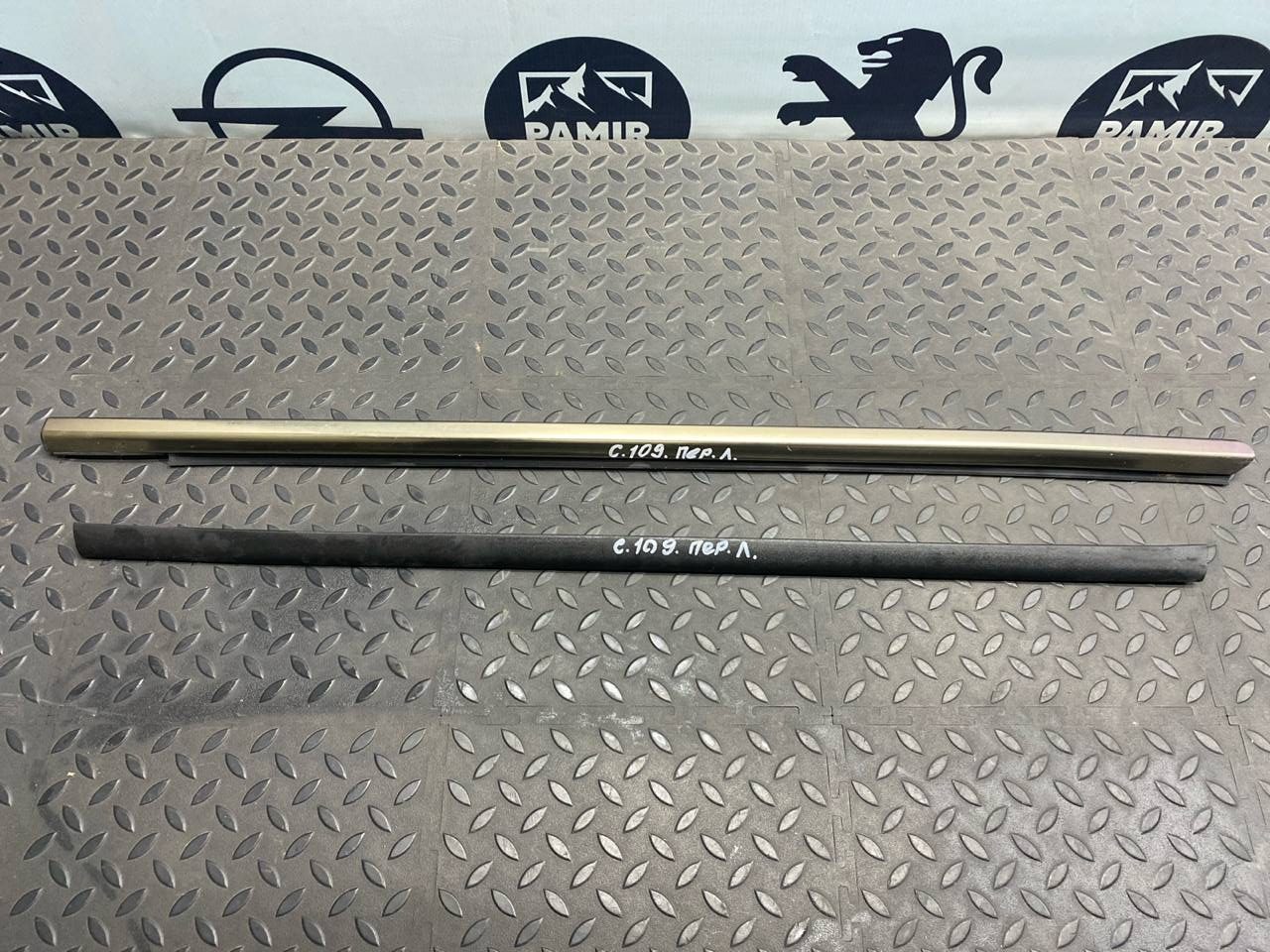 Уплотнитель двери передний левый Mercedes E/W210 1995-2003