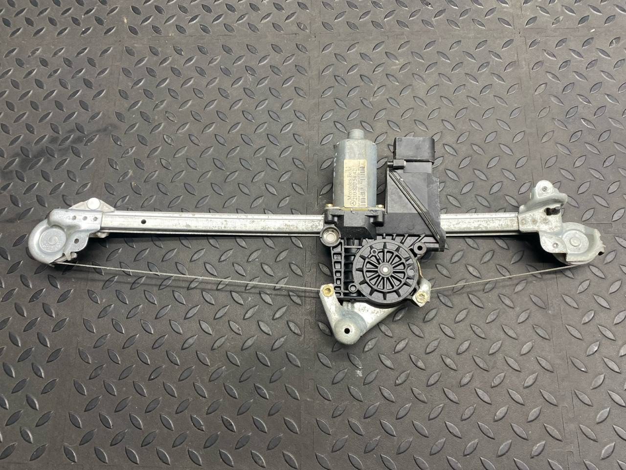 Стеклоподъемник задний правый Mercedes E/W210 1995-2003