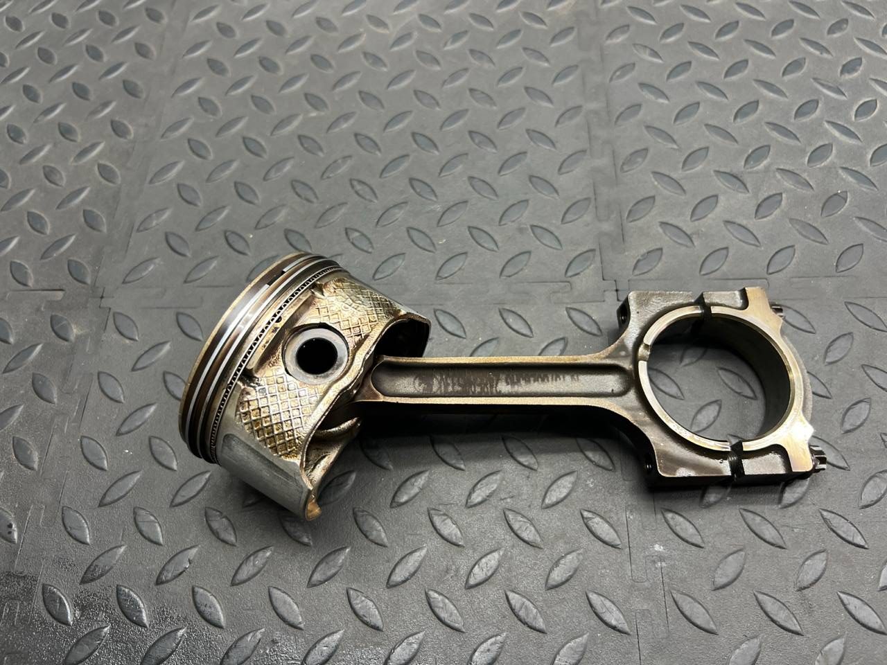 Поршень с шатуном Ford Mondeo/3 2000-2007