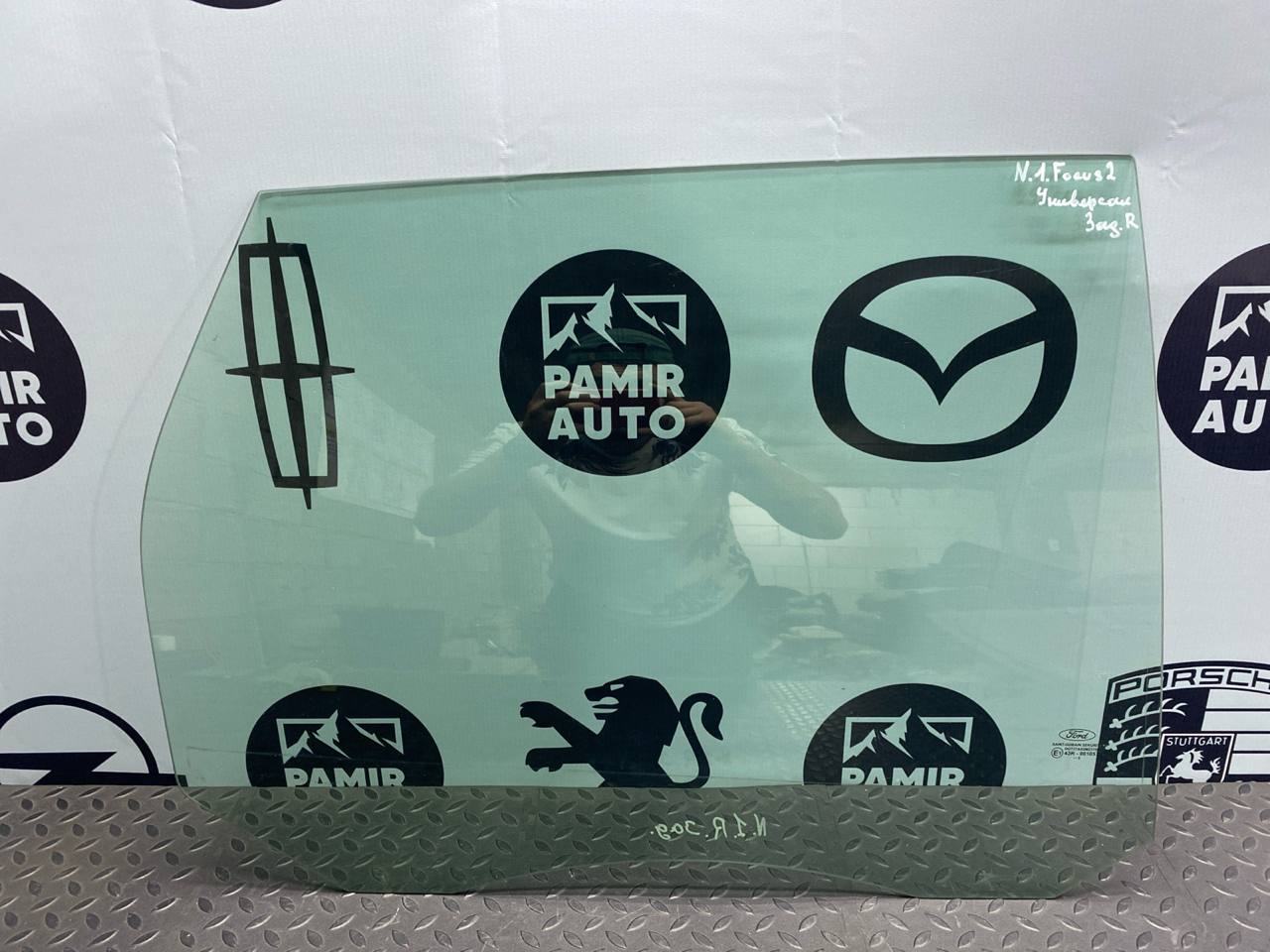 Стекло двери заднее правое Ford Focus/2 2004-2011