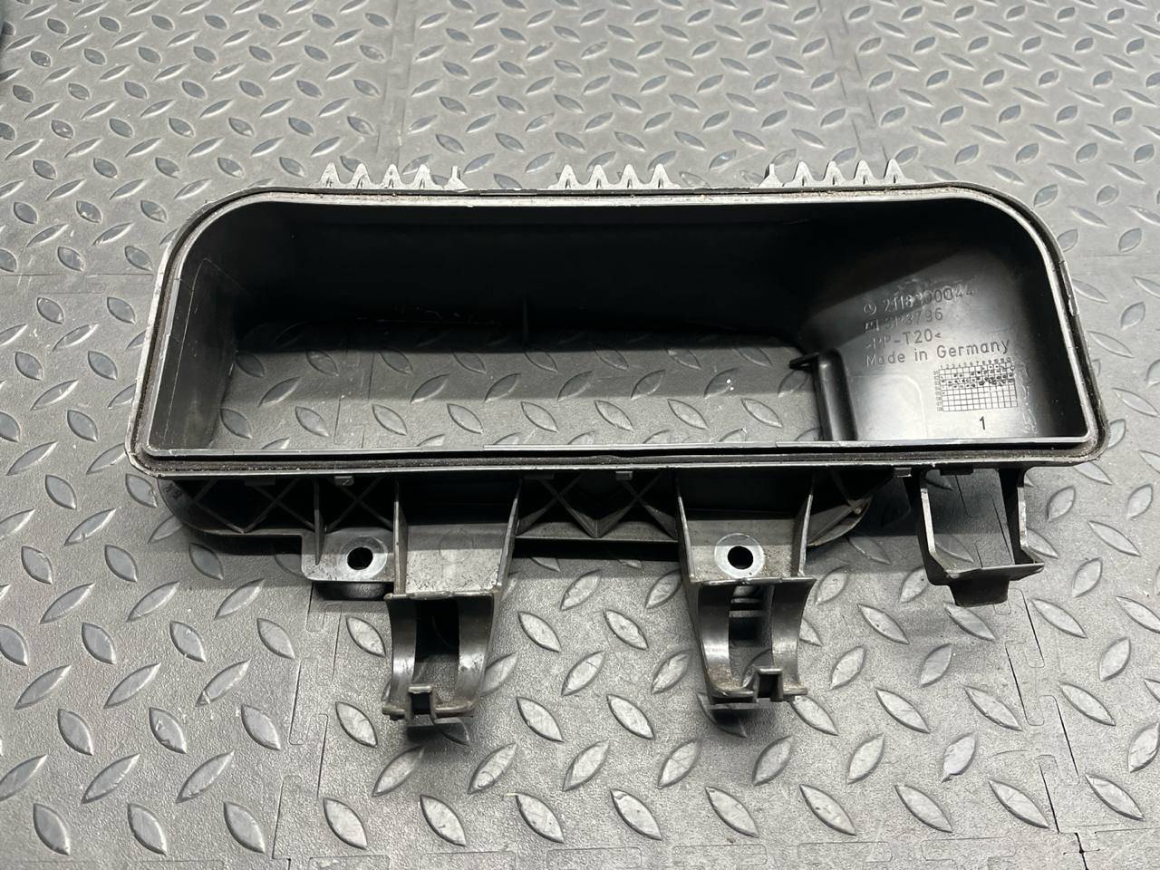 Корпус салонного фильтра Mercedes E/W211 2002-2009