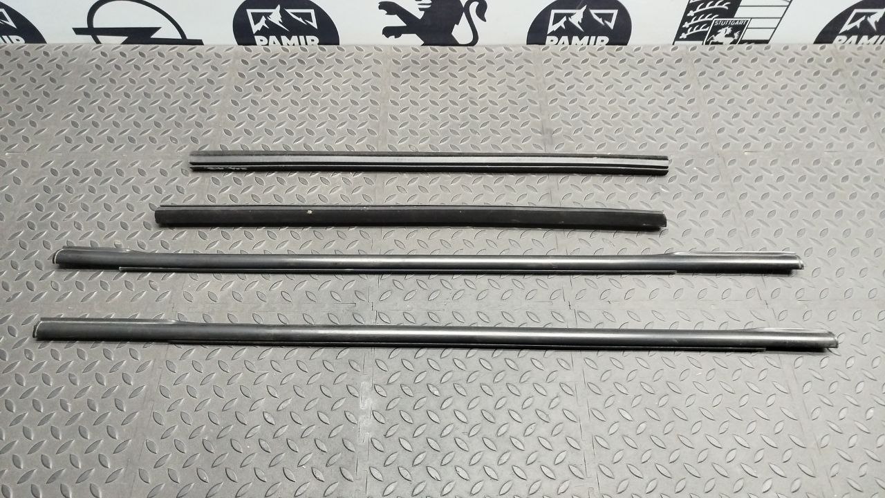 Уплотнитель двери Chrysler PT Cruiser 2000-2010