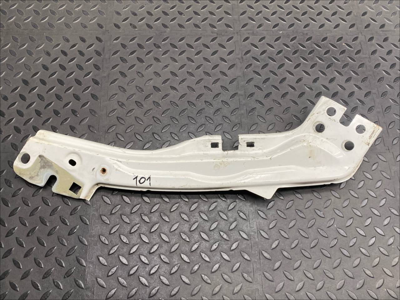 Кронштейн фары правый Peugeot Expert/2 2007-2016