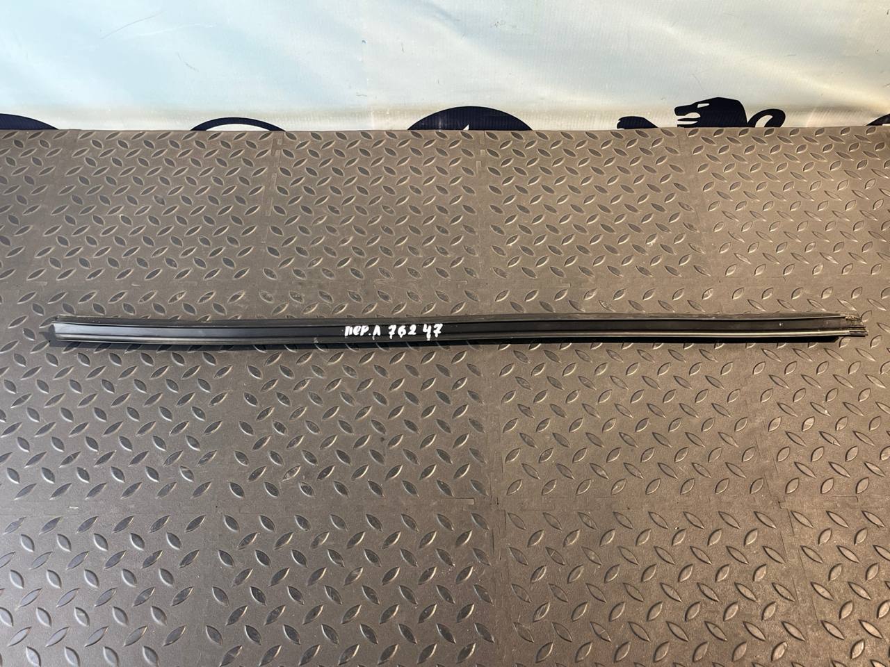 Уплотнитель двери передний левый Mercedes M/W163 1997-2005