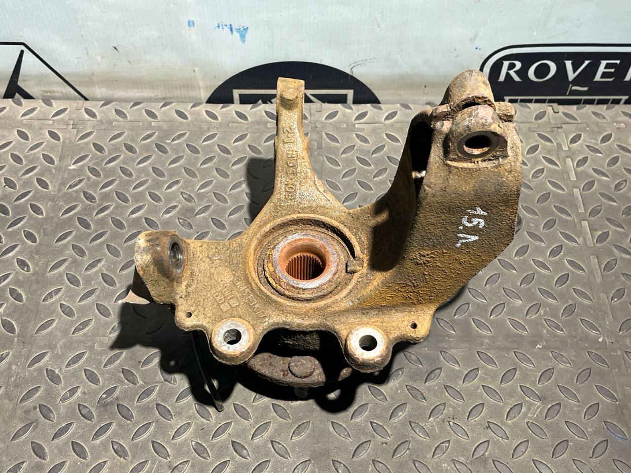 Кулак поворотный передний левый Ford Focus/2 2004-2011