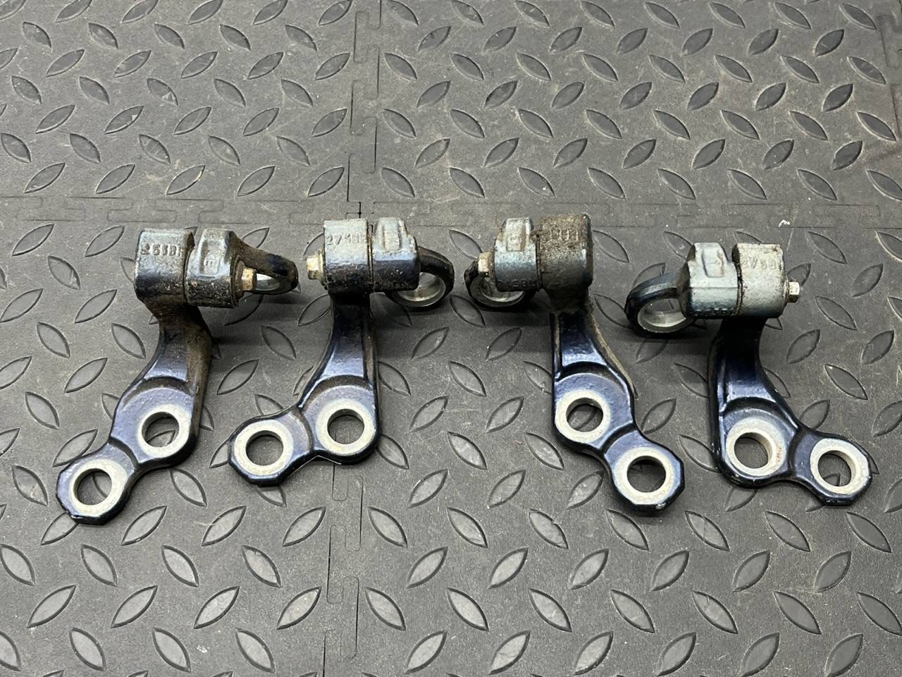 Петля двери задняя Ford Focus/2 2004-2011