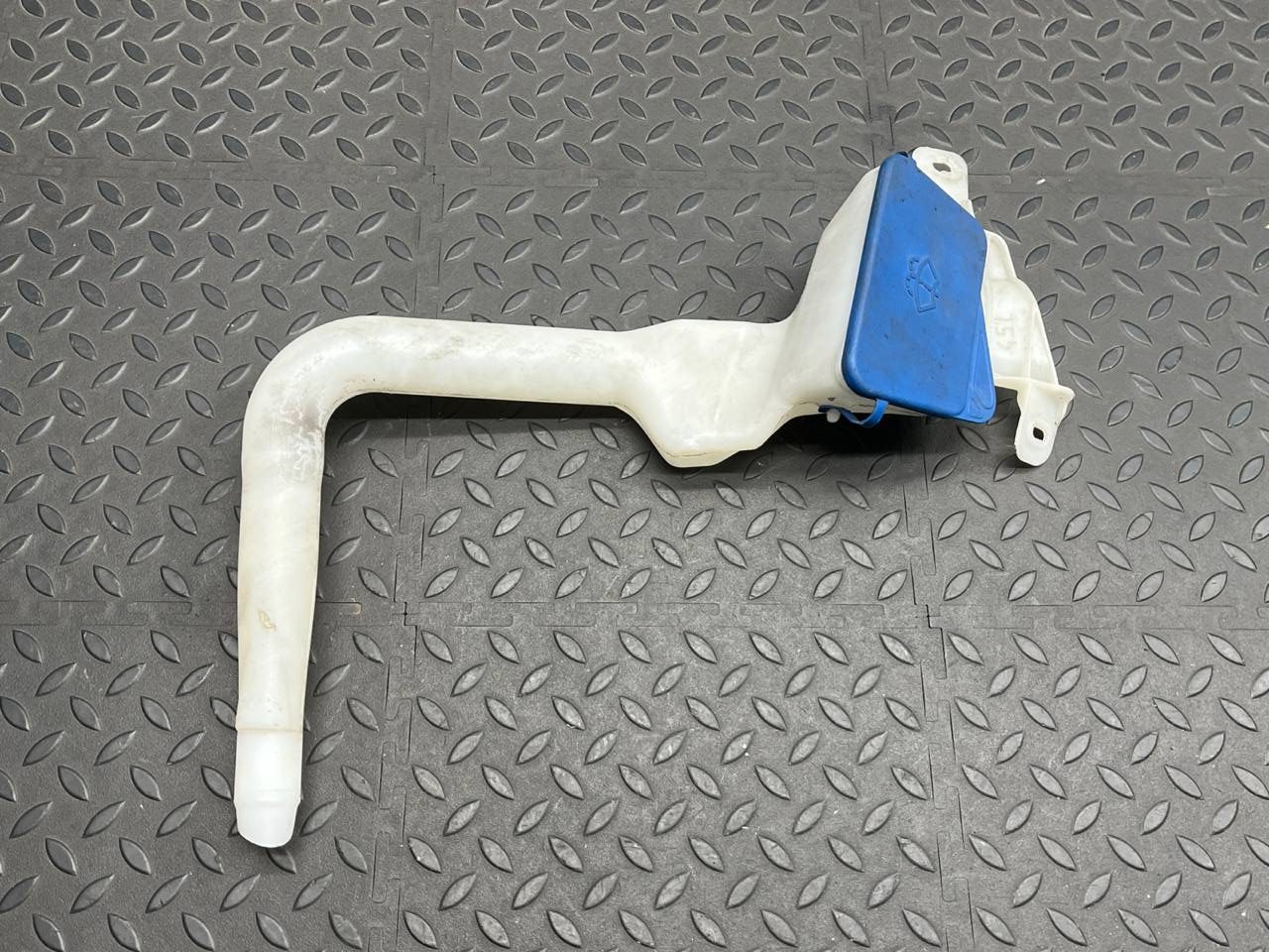 Горловина бачка омывателя Mercedes E/W211 2002-2009