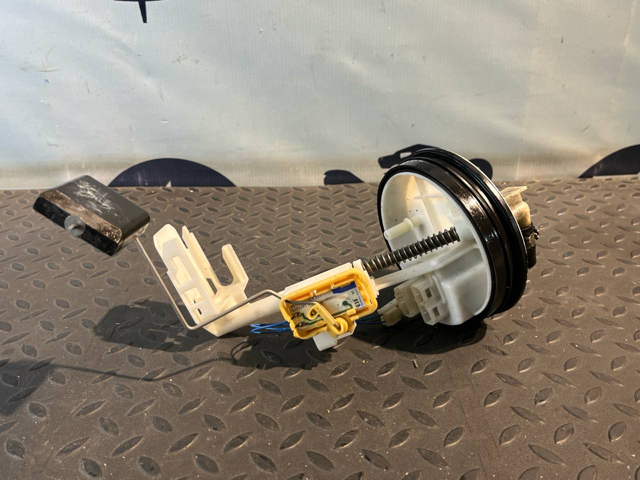 Датчик уровня топлива Mercedes E/W211 2002-2009