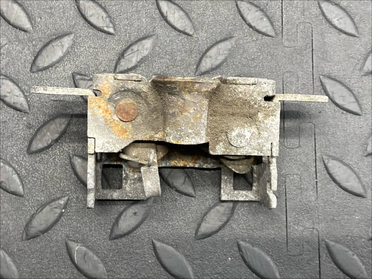 Замок капота Mercedes Vito/W638 1996-2003