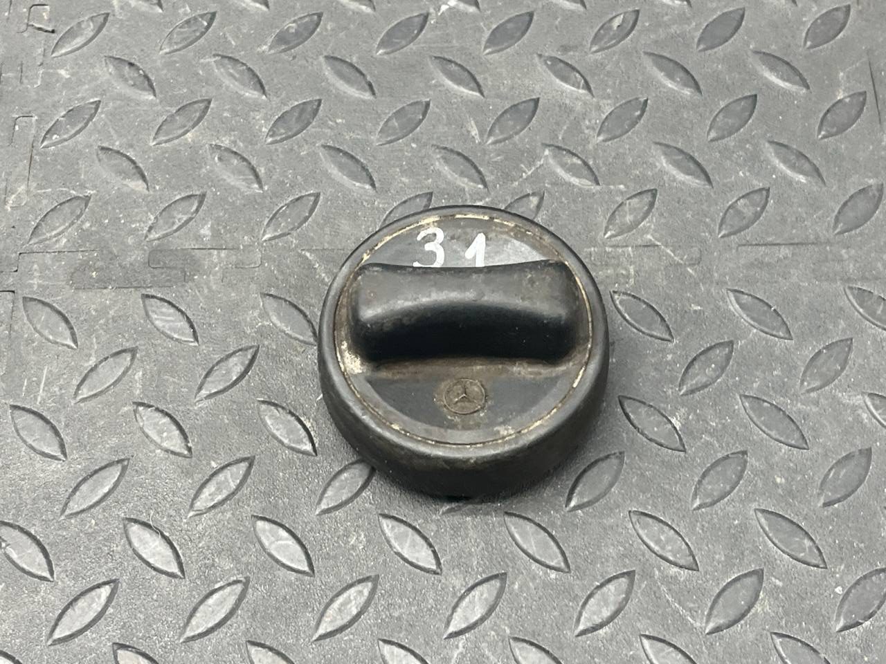 Крышка топливного бака Mercedes E/W210 1995-2003