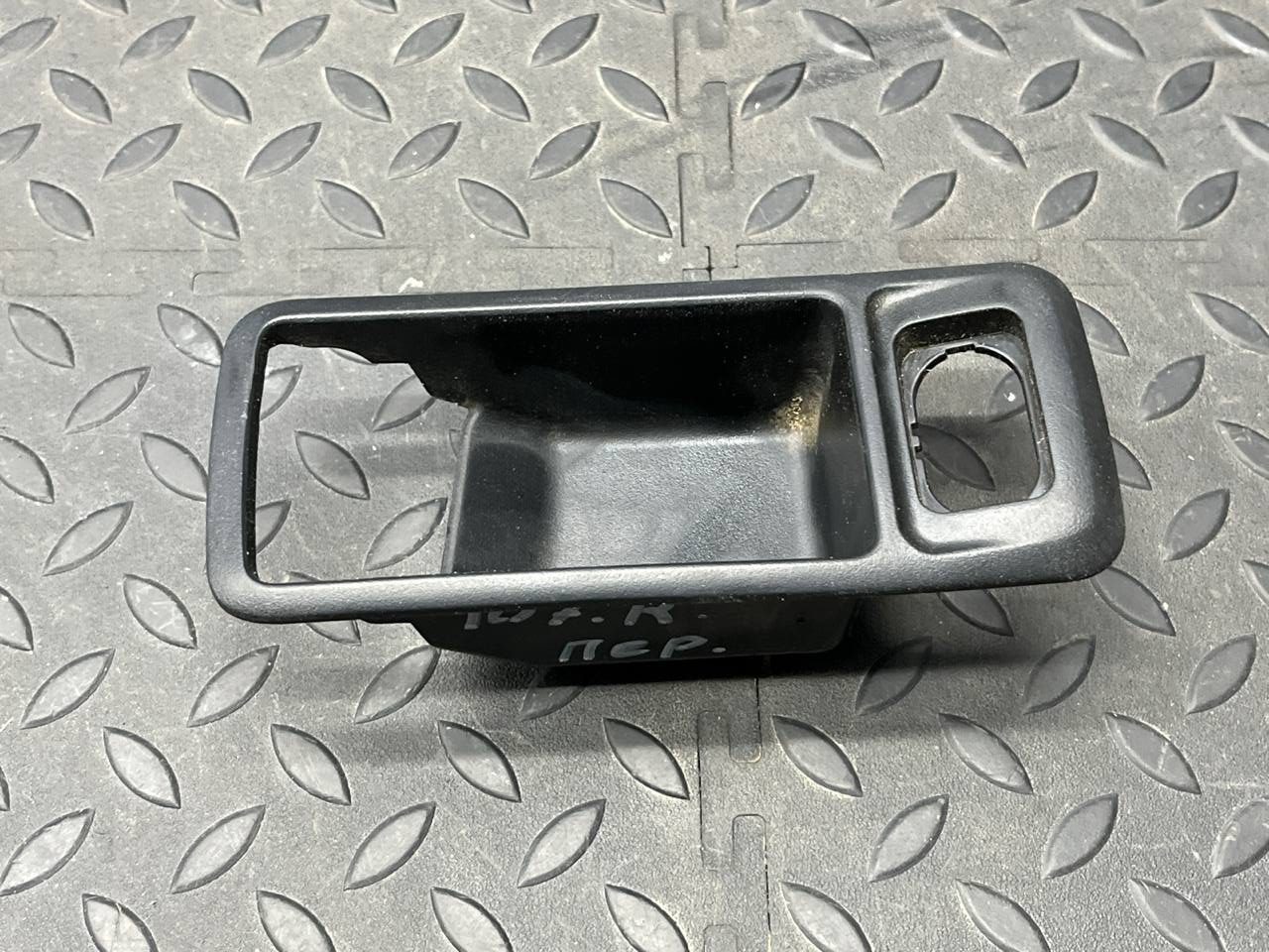 Накладка ручки двери передняя правая Ford Focus/2 2004-2011