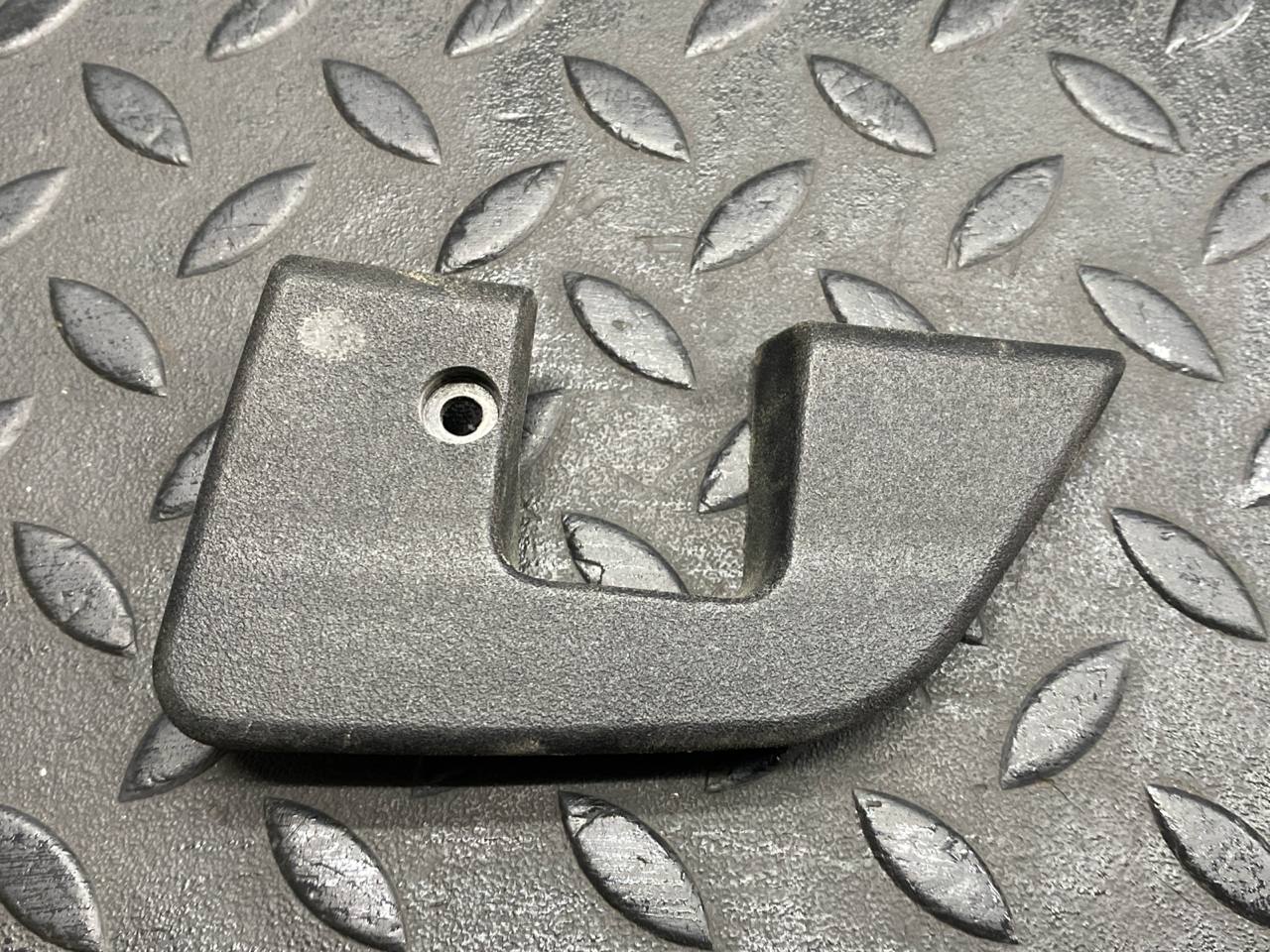 Накладка замка двери левая Mercedes C/W202 1993-2001