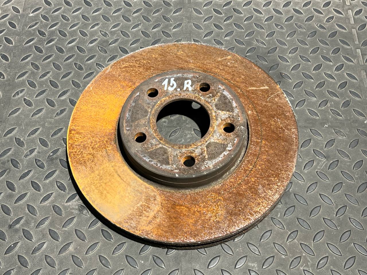 Диск тормозной передний Ford Focus/2 2004-2011