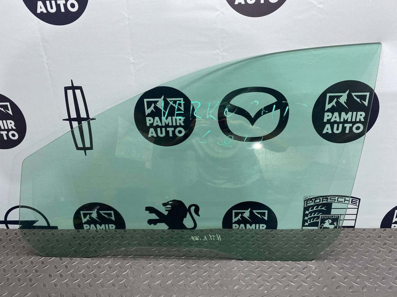 Стекло двери переднее левое Ford Focus/2 2004-2011