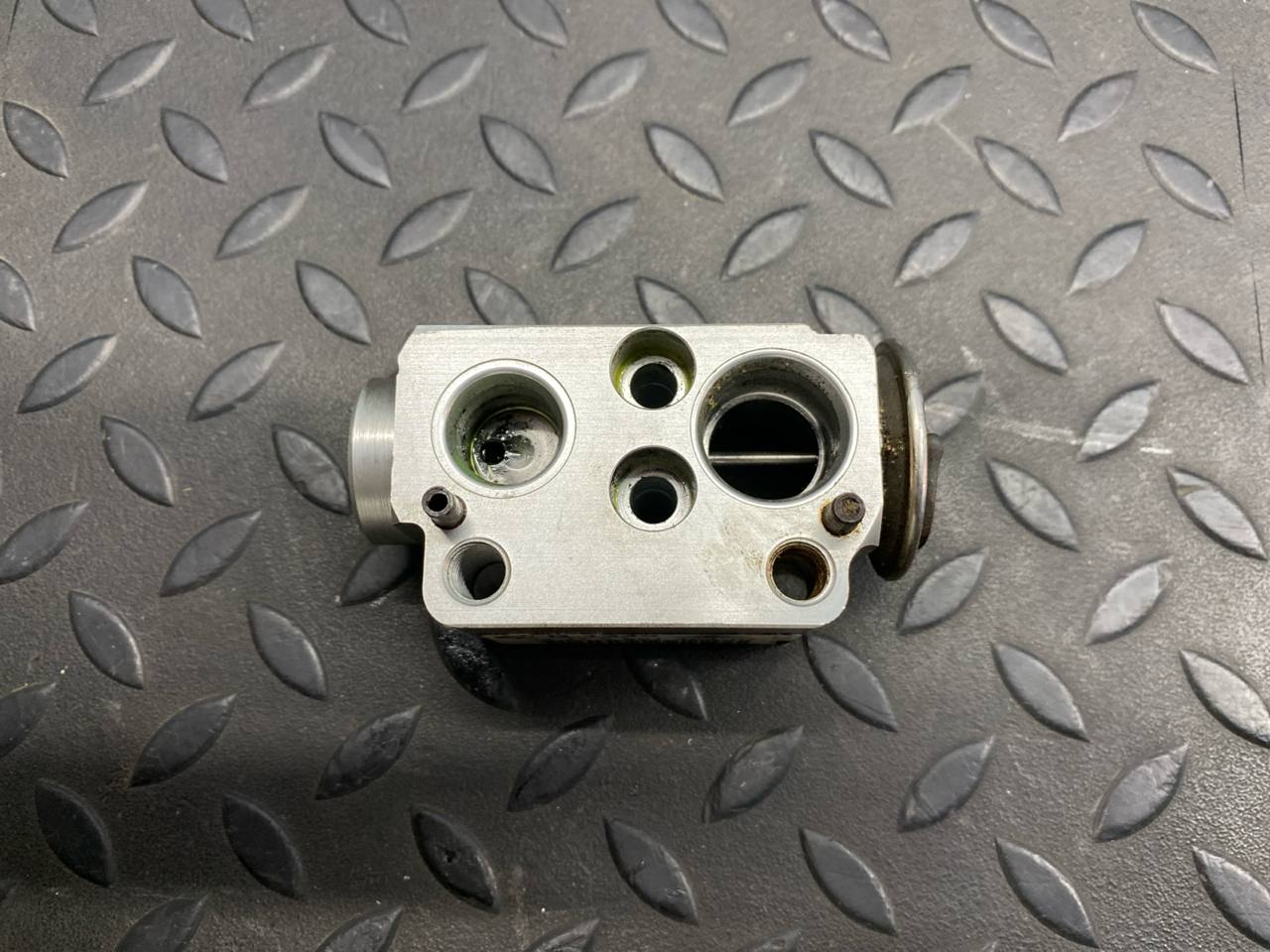 Клапан кондиционера BMW 3/E90 2004-2013