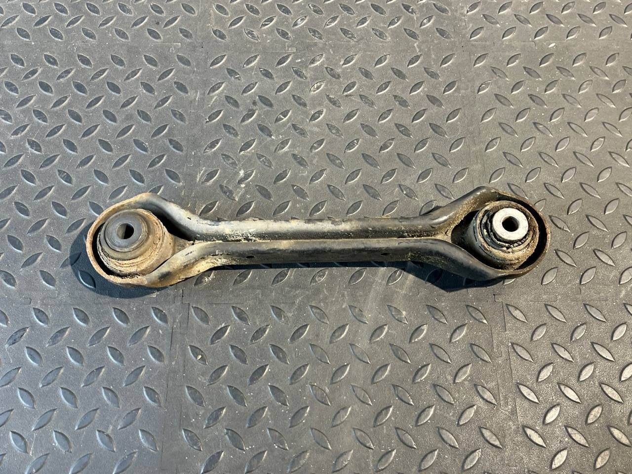 Рычаг задний левый BMW 3/E90 2004-2013