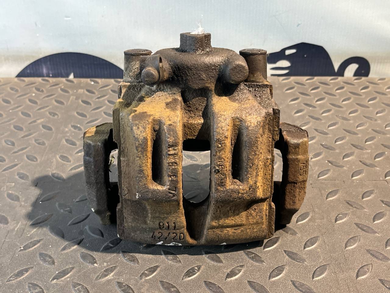 Суппорт задний левый BMW 3/E90 2004-2013