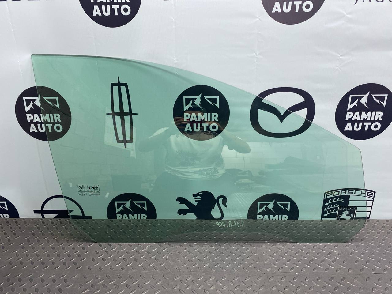 Стекло двери переднее правое Ford Focus/2 2004-2011