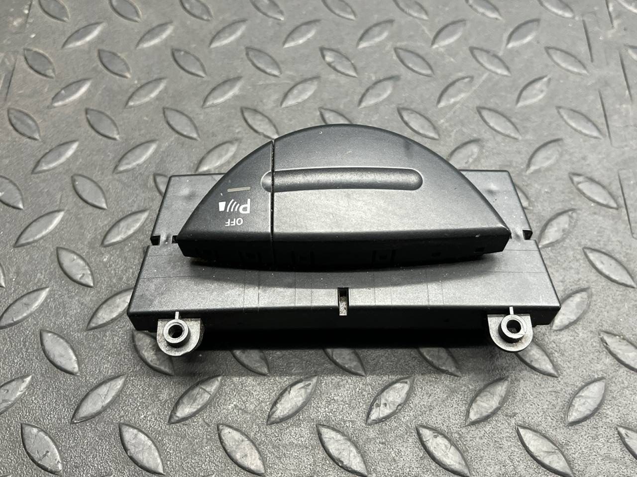 Кнопка отключения парктроника Mercedes E/W211 2002-2009