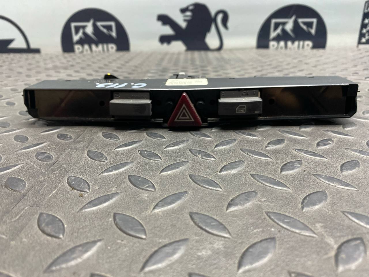 Кнопка аварийной сигнализации Opel Astra/H 2004-2014