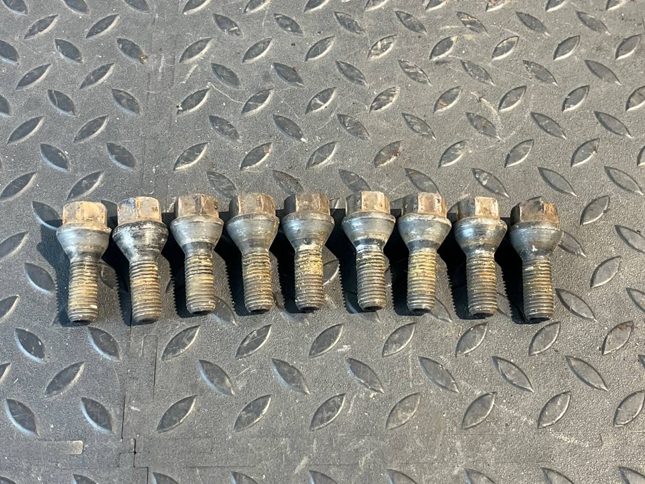 Болт колесный BMW 3/E90 2004-2013