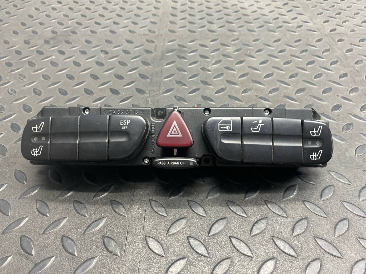 Кнопка аварийной сигнализации Mercedes C/W203 2000-2008