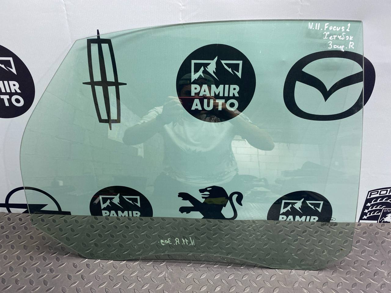 Стекло двери заднее правое Ford Focus/2 2004-2011