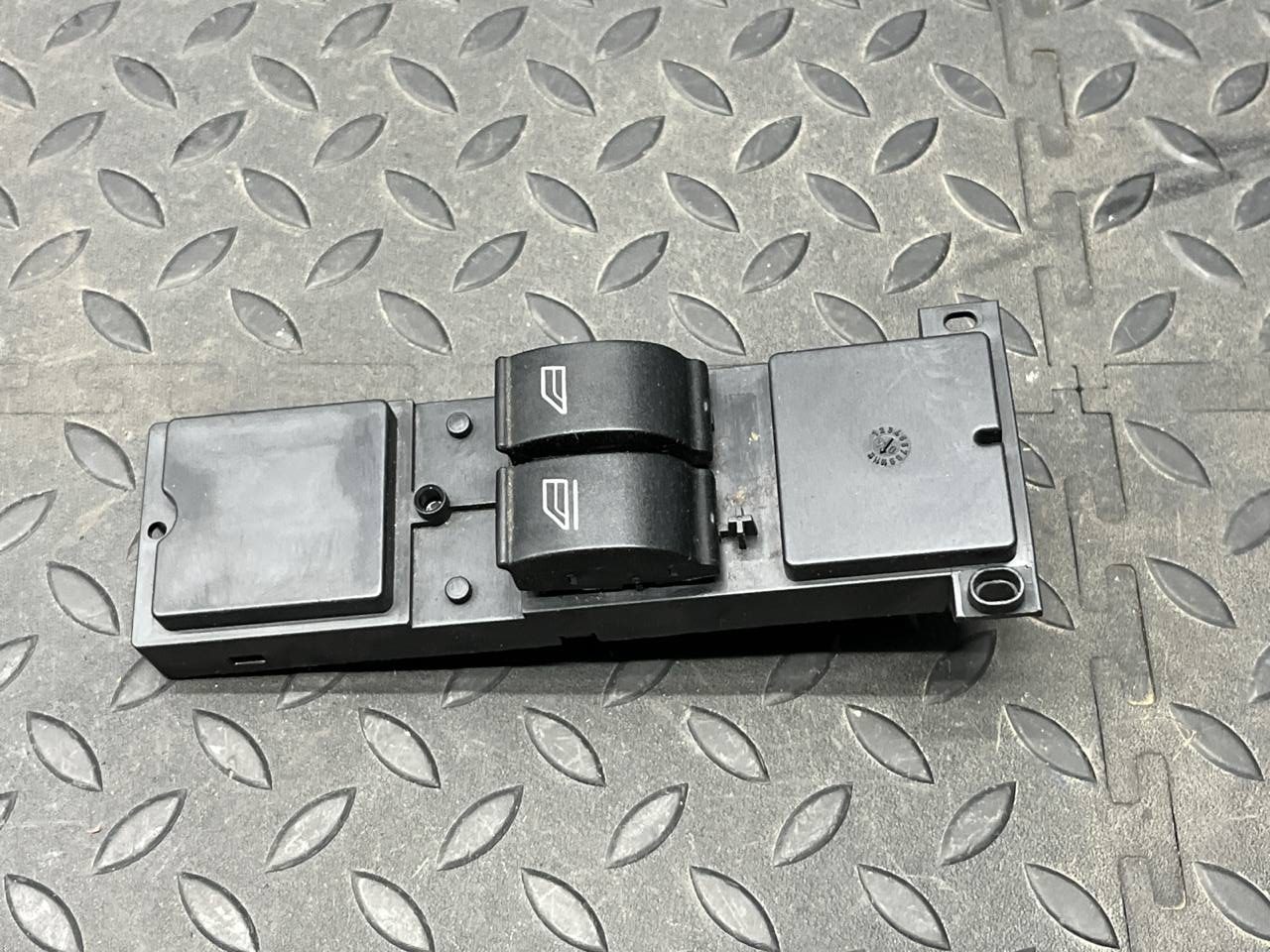 Блок управления стеклоподъемниками левый Ford Focus/2 2004-2011