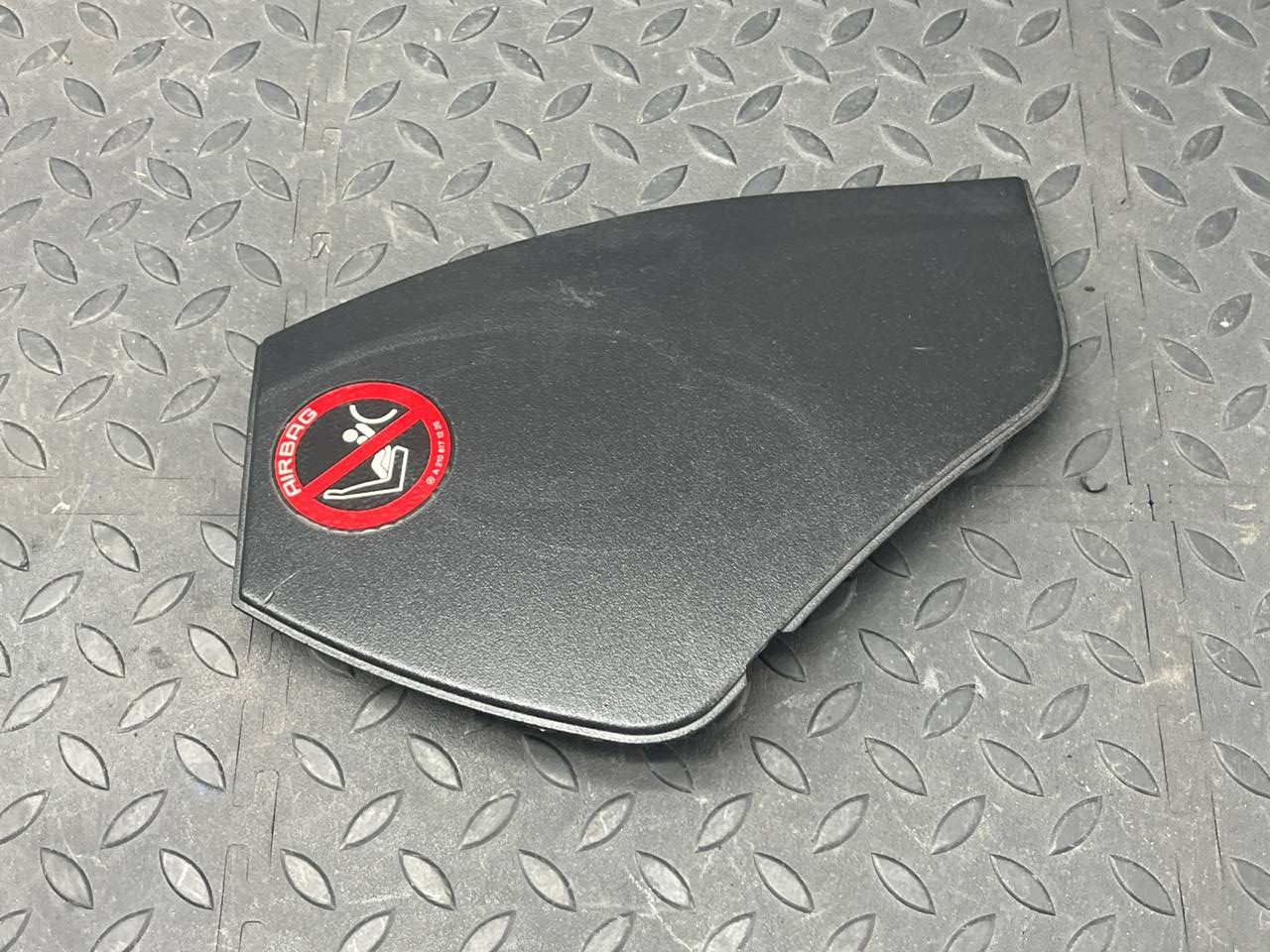 Накладка на торпедо правая Mercedes E/W210 1995-2003