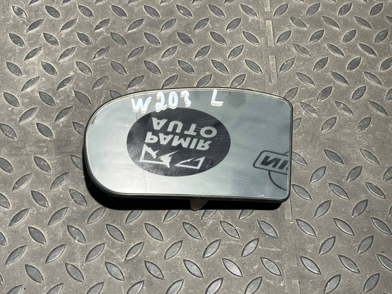 Зеркальный элемент левый Mercedes C/W203 2000-2008