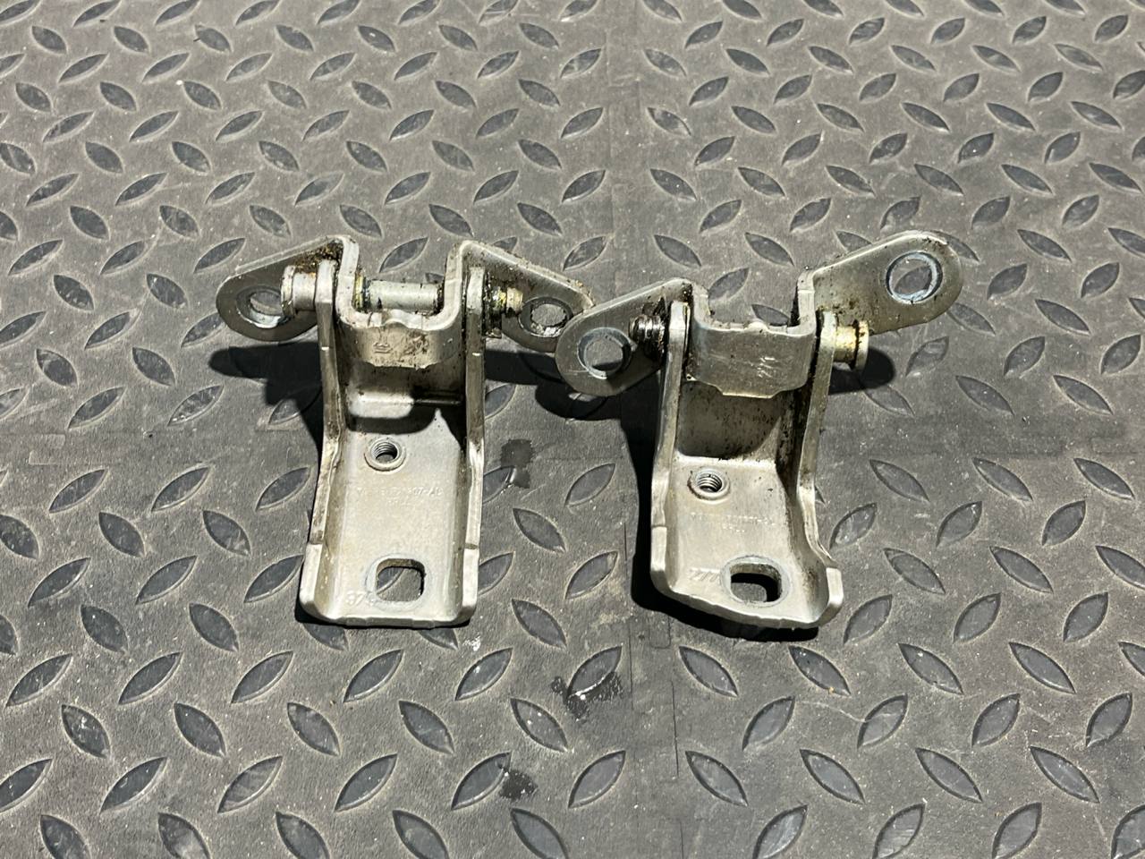 Петля двери задняя левая Ford Mondeo/3 2000-2007