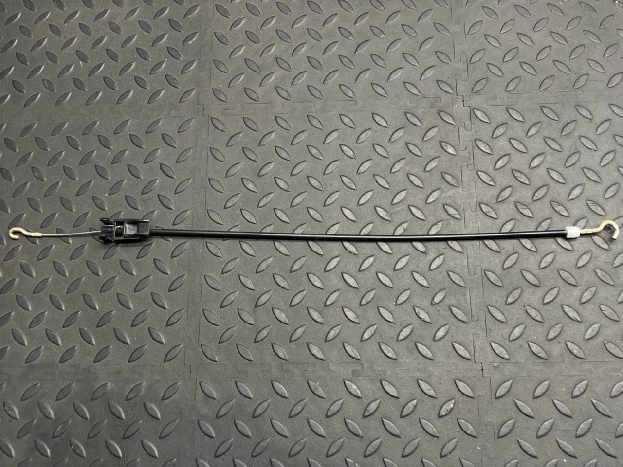 Трос замка двери передний Mercedes C/W202 1993-2001