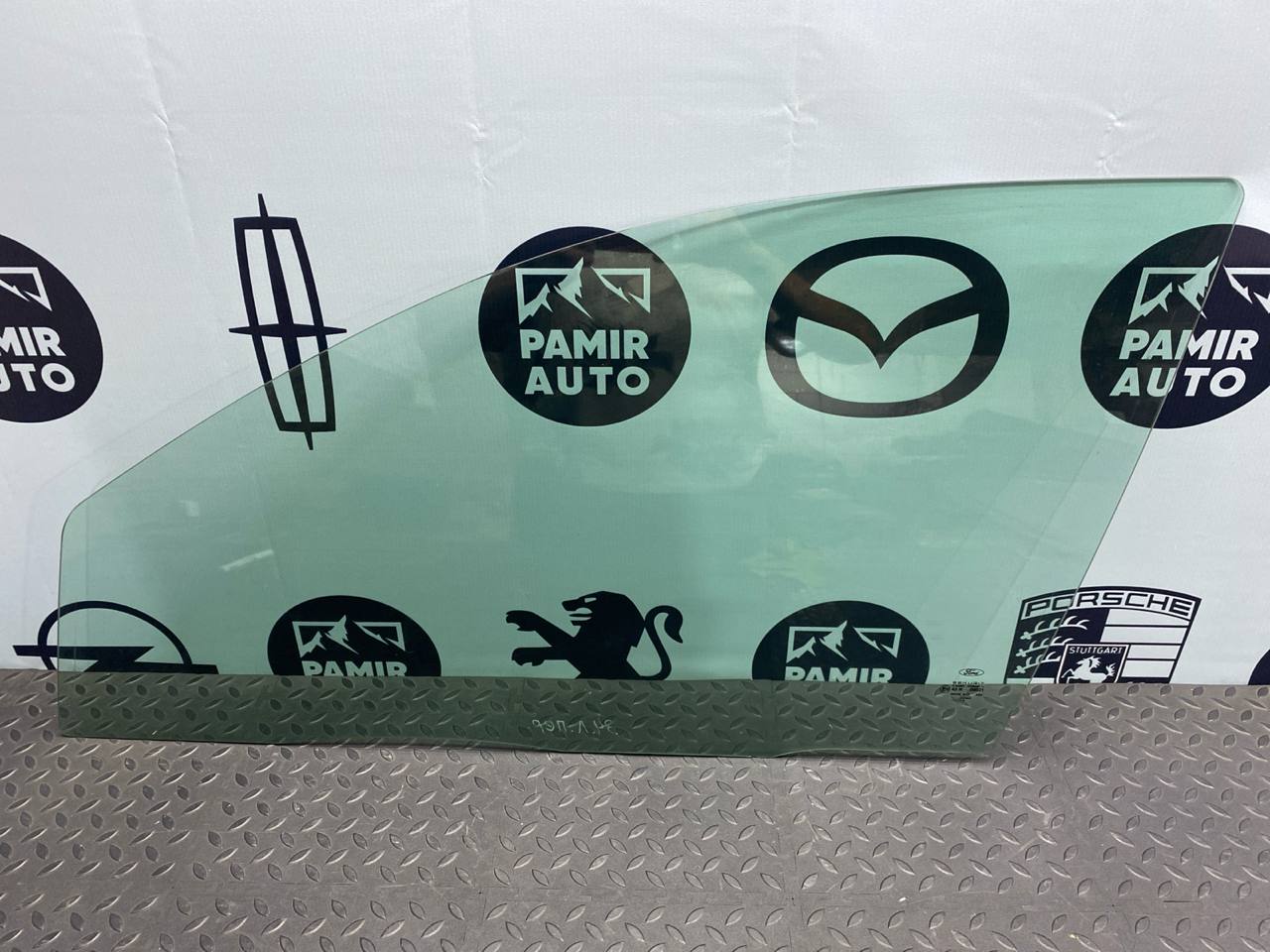 Стекло двери переднее левое Ford Mondeo/3 2000-2007