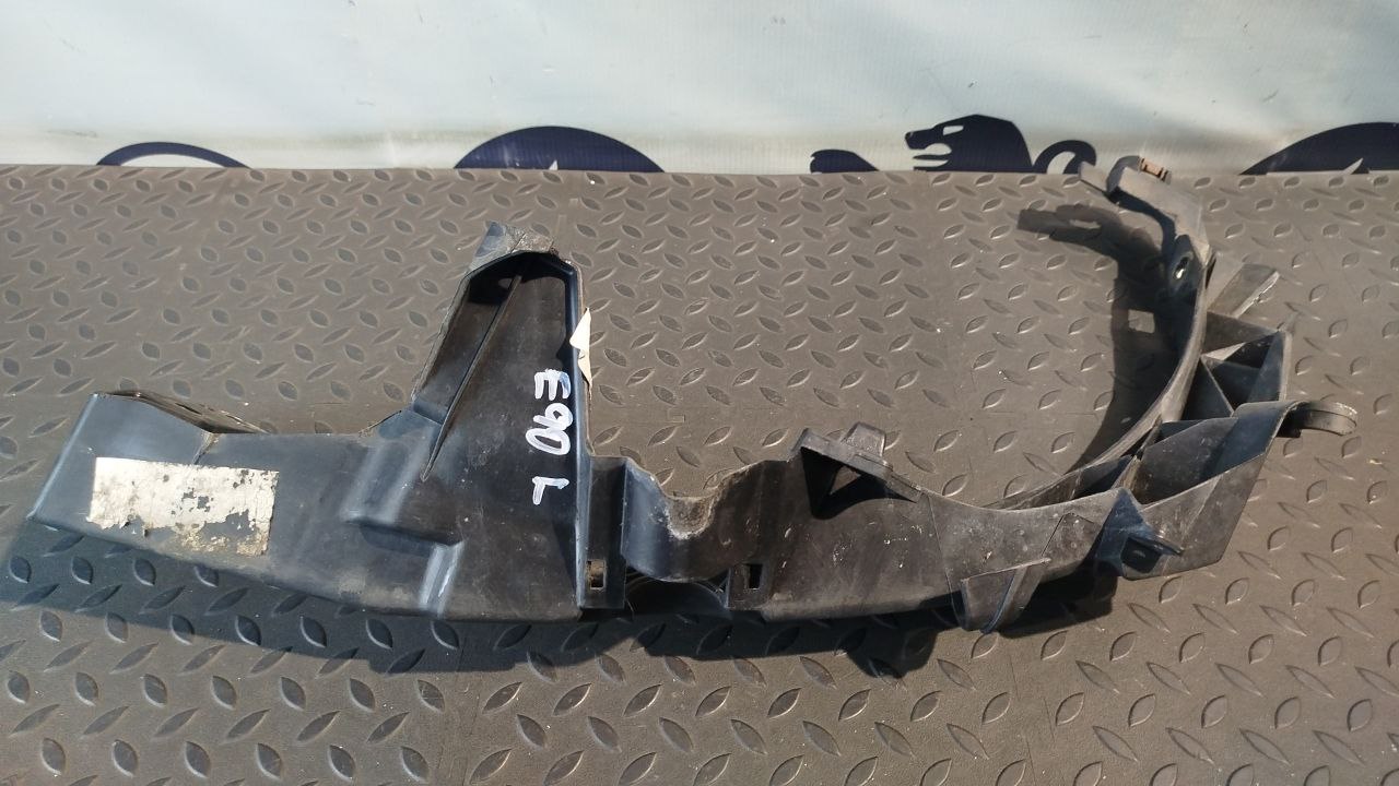 Кронштейн фары правый BMW 3/E90 2004-2013