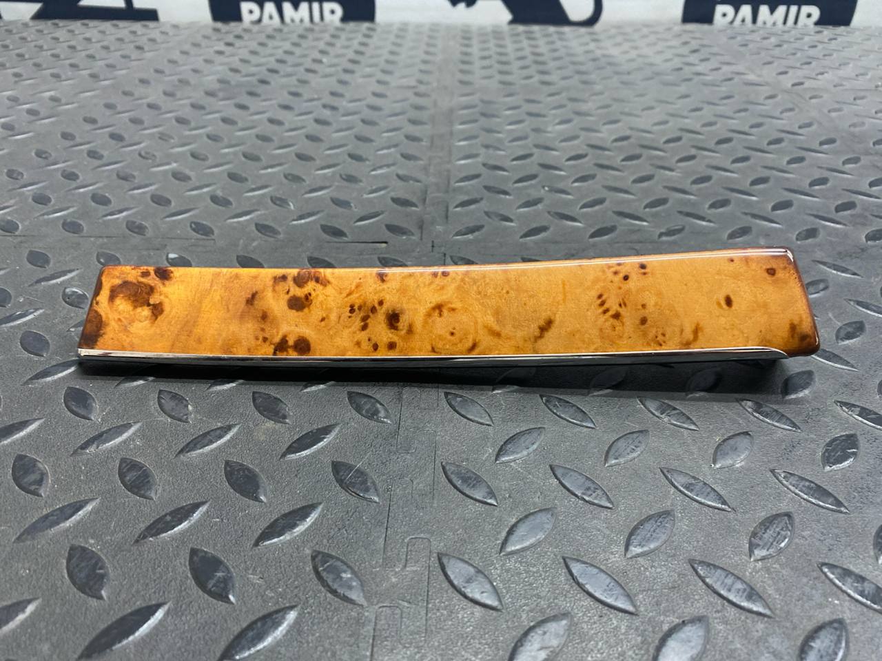 Накладка на торпедо левая Mercedes E/W211 2002-2009