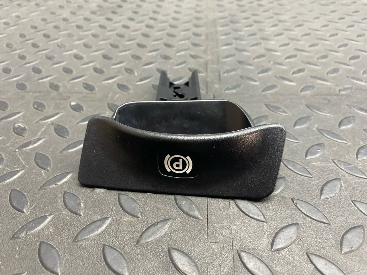 Рычаг стояночного тормоза Mercedes E/W211 2002-2009